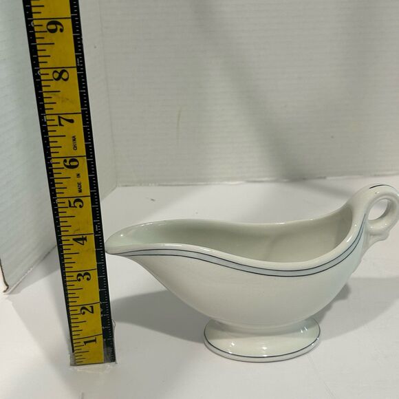 John Maddock & Sons Vintage Fine Earthenware/ Porcelain Gravy Boat. - Picture 11 of 12